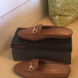 Vionic Leather Caramel Slides Mules Loafers Size 9.5 New